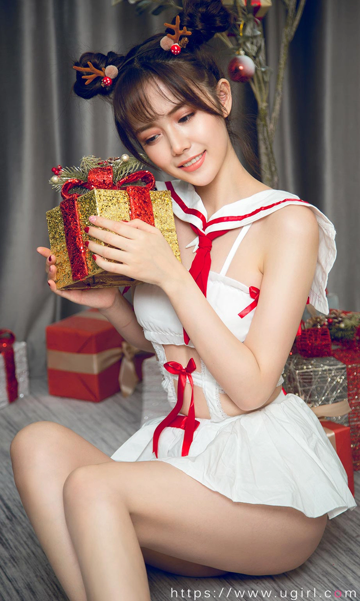 Ugirls尤果网 爱尤物专辑 - VOL.1679 制服少女圣诞秀 唐小糖 2
